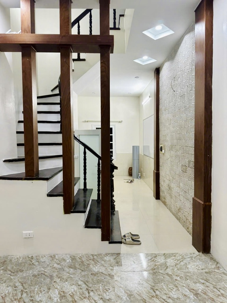 HỒ TÙNG MẬU- NHÀ LÔ GÓC, 3 THOÁNG - GẦN PHỐ - NGÕ 3 GÁC - Ô CHỜ THANG MÁY- FULL NỘI THẤT.
